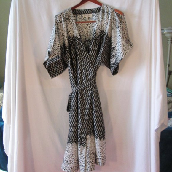 Jessica Simpson Other - Jessica Simpson Maternity Robe w\ Attached Waist Ties Slit Sleeve Size L…